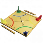 Grands jeux en bois de Tous en Jeu. Jeu baptisé l’Alchimie en référence au festival de jeu de Toulouse : L’alchimie du jeu. Il est destiné à toute la famille. Il se pratique en intérieur ou en plein-air pour les fêtes et les évènements et manifestations festives. Jeu fabriqué en Allemagne par la société Beleduc.