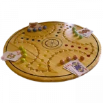 Jeu du monde de Tous en Jeu, le Toc est un jeu de course sur plateau d'origine française ou canadienne. Le Toc est sans doute une adaptation des Petits Chevaux, le hasard des dés est remplacé par des cartes à jouer.